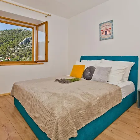 Apartment With A Parking Space Hvar - 23410